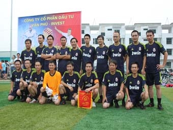 Công ty cổ phần đầu tư đô thị An Hưng tham dự giải bóng đá Văn Phú Invest mở rộng